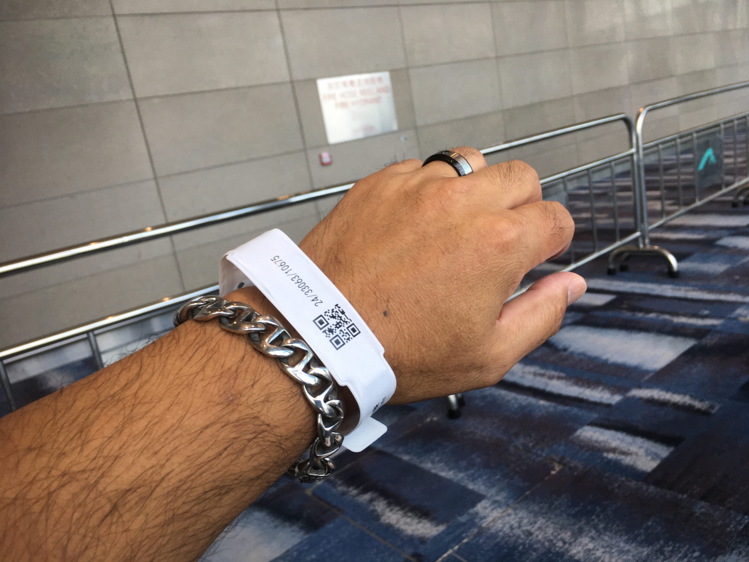 日本からの香港入境 “GPS Wrist Band” at HK airport